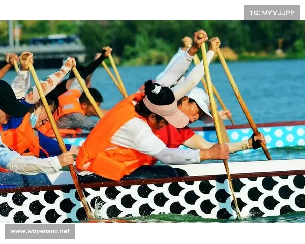 2018横渡长江大型体育赛事彰显中华健儿不畏艰险勇往直前的精神风貌